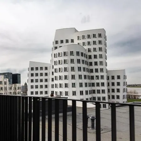 Sleep Medienhafen * Düsseldorf